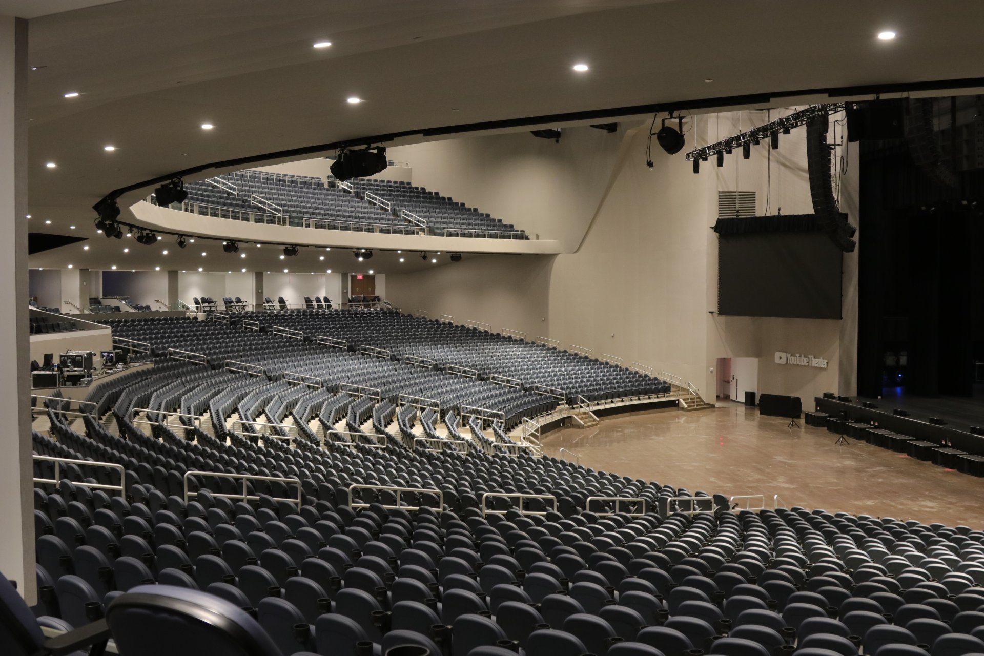 YouTube Theater — photo 1