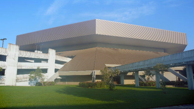 Lakefront Arena — photo 1